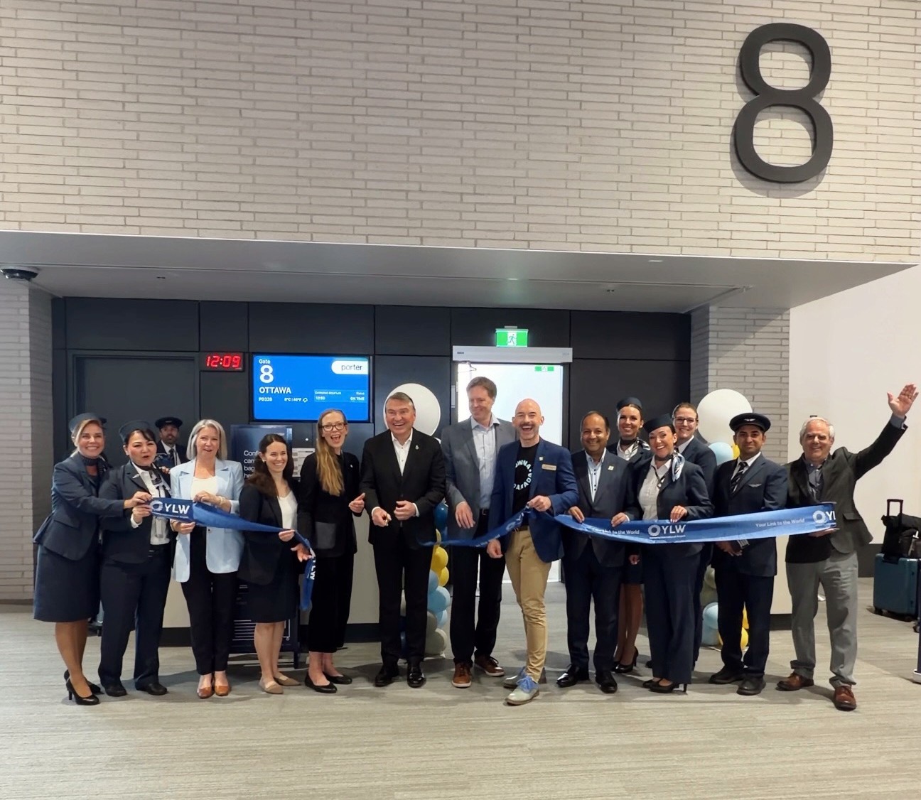 Ribbon cutting in celebration of Porter's new service between Ottawa and Kelowna.&nbsp;